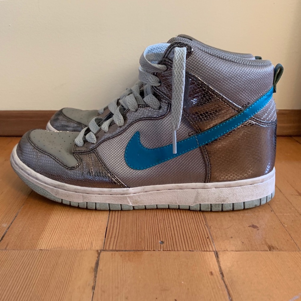 Nike Dunks Size 8 Silver Metallic and Blue